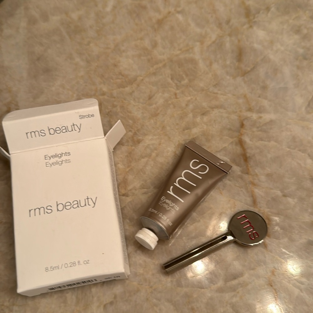 RMS beauty eyelights in the color strobe